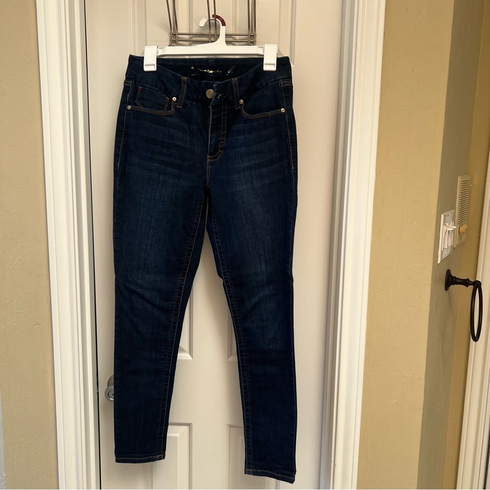 Seven7 brand skinny jeans size six